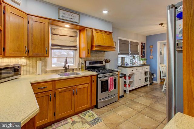 825 ROBIN RD, Lancaster, PA 17601