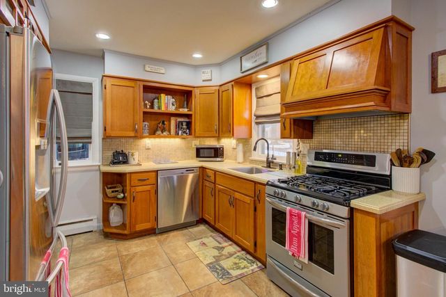 825 ROBIN RD, Lancaster, PA 17601