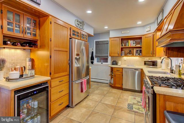 825 ROBIN RD, Lancaster, PA 17601