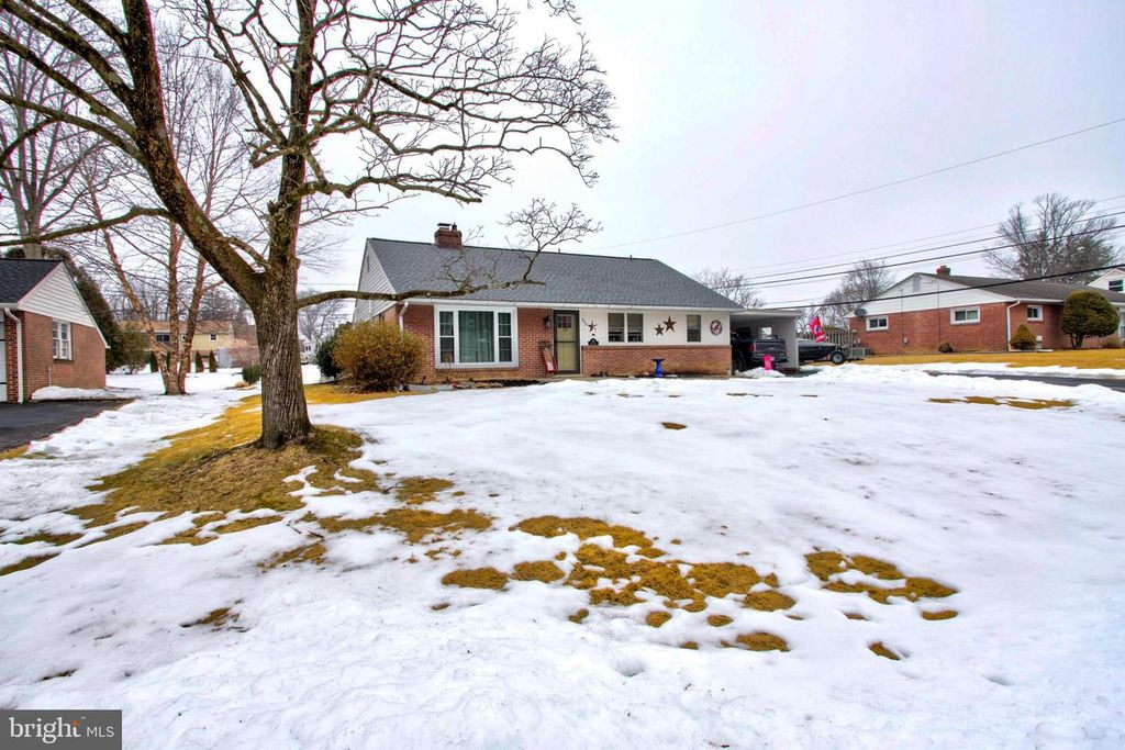 825 ROBIN RD, Lancaster, PA 17601