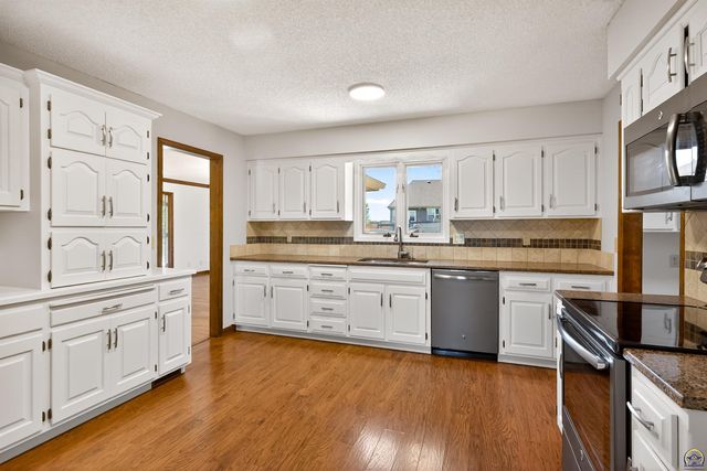 3347 SW Nottingham RD, Topeka, KS 66614