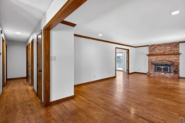 3347 SW Nottingham RD, Topeka, KS 66614