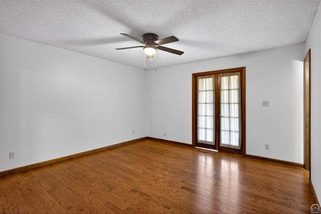 3347 SW Nottingham RD, Topeka, KS 66614