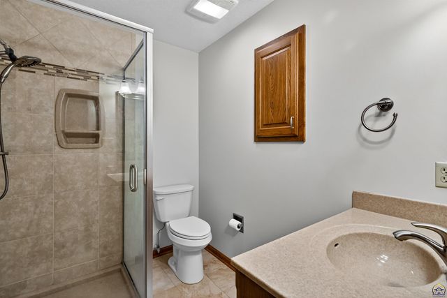 3347 SW Nottingham RD, Topeka, KS 66614