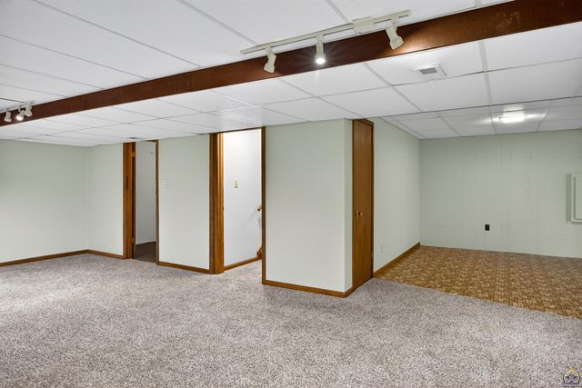 3347 SW Nottingham RD, Topeka, KS 66614