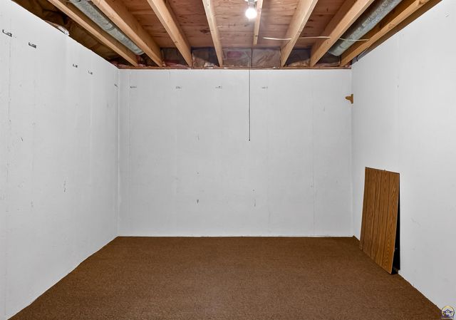3347 SW Nottingham RD, Topeka, KS 66614