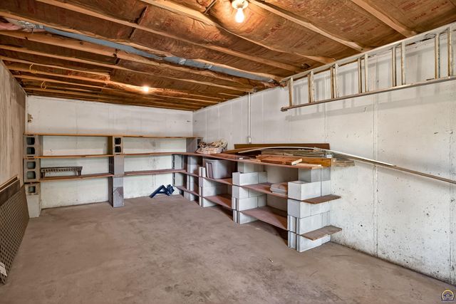 3347 SW Nottingham RD, Topeka, KS 66614