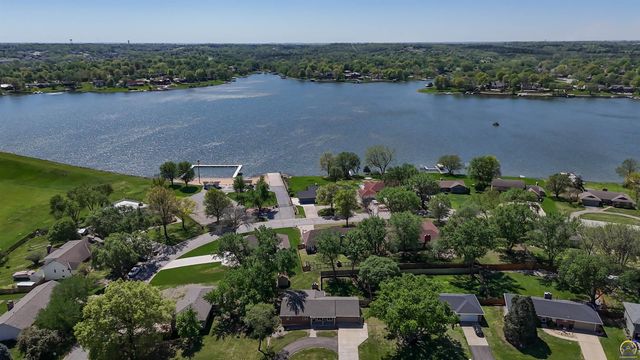 3347 SW Nottingham RD, Topeka, KS 66614