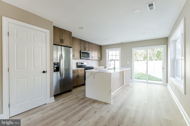 204 BARCLAY ST, Burlington, NJ 08016
