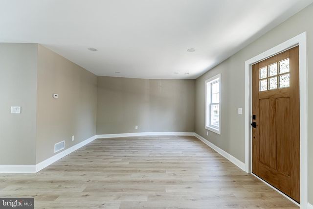 204 BARCLAY ST, Burlington, NJ 08016