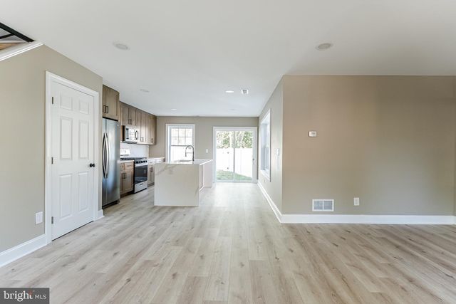 204 BARCLAY ST, Burlington, NJ 08016