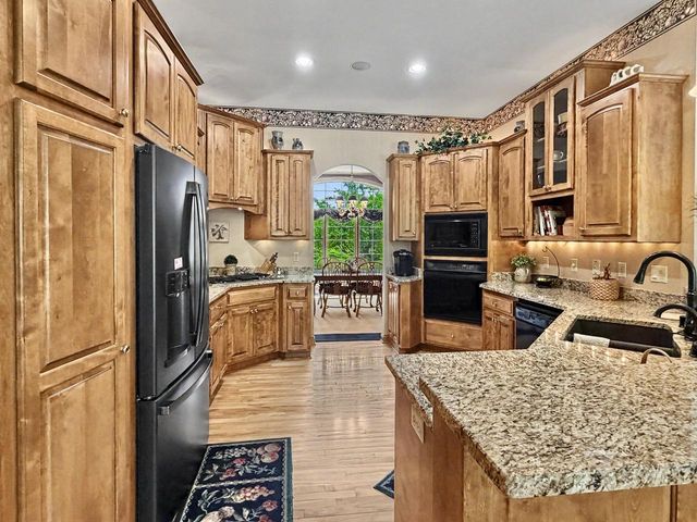 W291S5245 Ridgefield ROAD, Waukesha, WI 53189