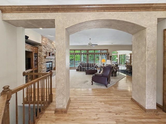 W291S5245 Ridgefield ROAD, Waukesha, WI 53189