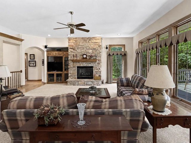 W291S5245 Ridgefield ROAD, Waukesha, WI 53189
