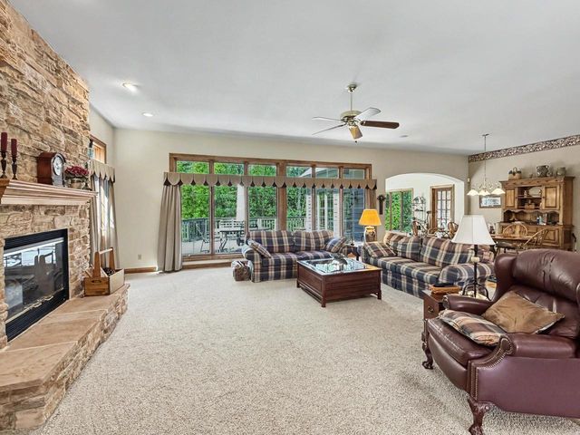 W291S5245 Ridgefield ROAD, Waukesha, WI 53189