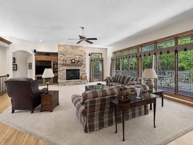 W291S5245 Ridgefield ROAD, Waukesha, WI 53189