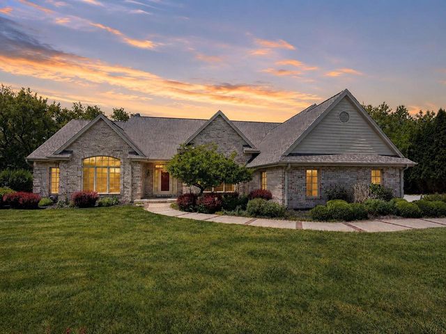 W291S5245 Ridgefield ROAD, Waukesha, WI 53189
