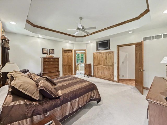 W291S5245 Ridgefield ROAD, Waukesha, WI 53189