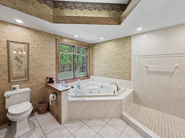 W291S5245 Ridgefield ROAD, Waukesha, WI 53189