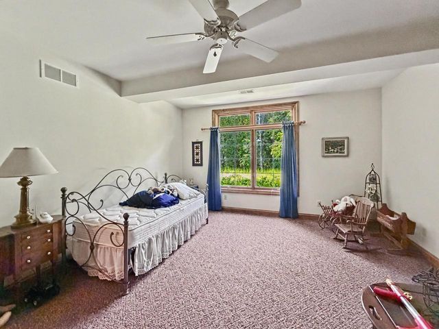 W291S5245 Ridgefield ROAD, Waukesha, WI 53189