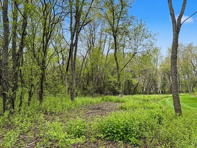 W291S5245 Ridgefield ROAD, Waukesha, WI 53189
