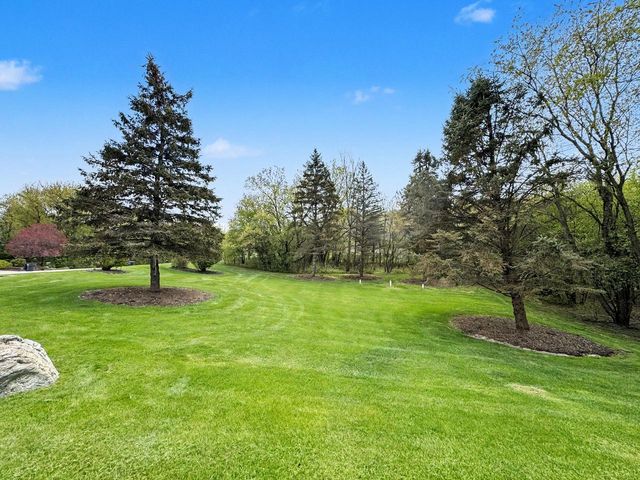 W291S5245 Ridgefield ROAD, Waukesha, WI 53189