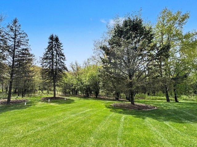 W291S5245 Ridgefield ROAD, Waukesha, WI 53189