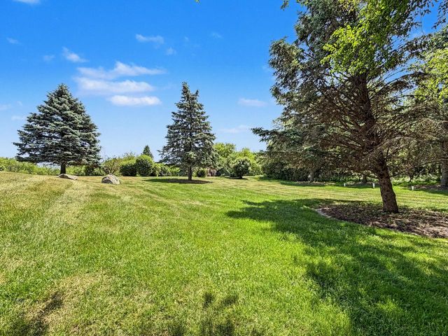 W291S5245 Ridgefield ROAD, Waukesha, WI 53189