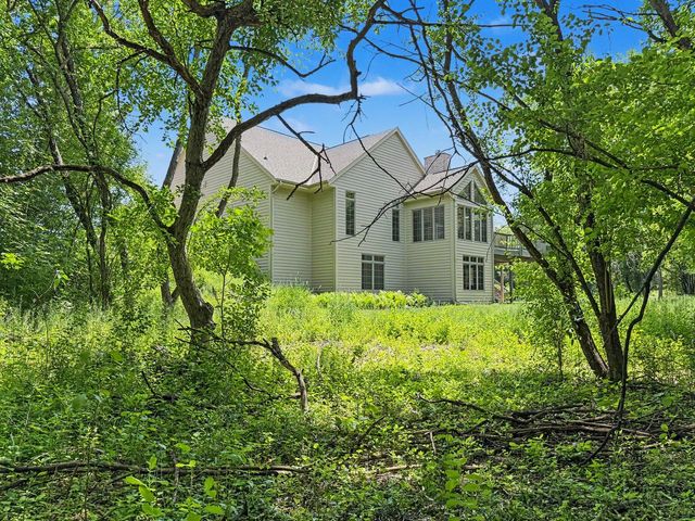 W291S5245 Ridgefield ROAD, Waukesha, WI 53189
