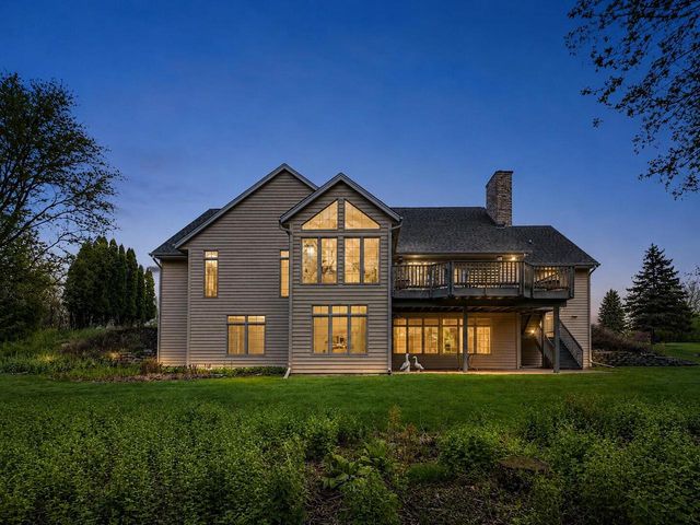 W291S5245 Ridgefield ROAD, Waukesha, WI 53189