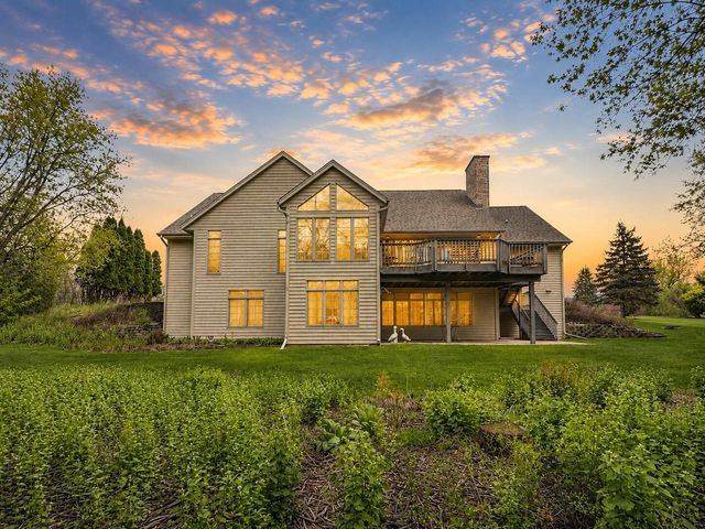 W291S5245 Ridgefield ROAD, Waukesha, WI 53189