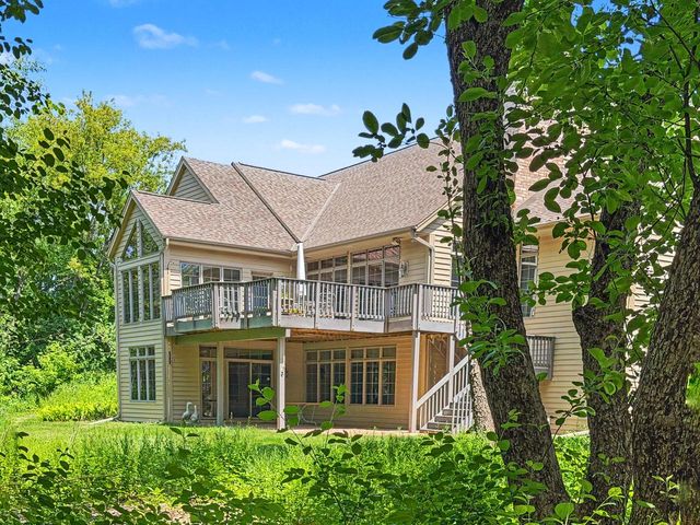 W291S5245 Ridgefield ROAD, Waukesha, WI 53189