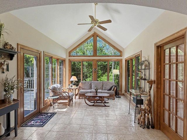 W291S5245 Ridgefield ROAD, Waukesha, WI 53189