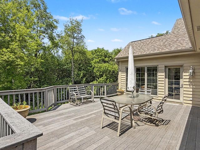 W291S5245 Ridgefield ROAD, Waukesha, WI 53189