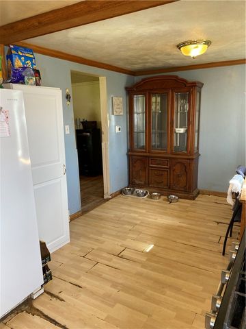 1015 Georgia Dr, Shaler, PA 15209