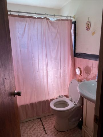 1015 Georgia Dr, Shaler, PA 15209
