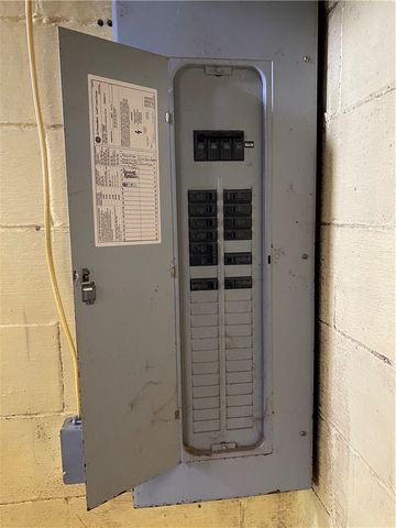 1015 Georgia Dr, Shaler, PA 15209