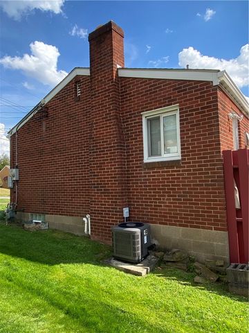 1015 Georgia Dr, Shaler, PA 15209