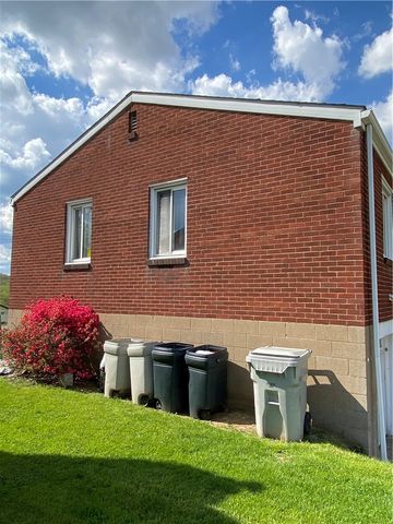 1015 Georgia Dr, Shaler, PA 15209