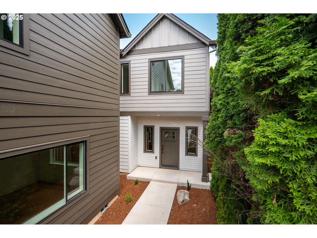 9170 N Berkeley Ave, Portland, OR 97203