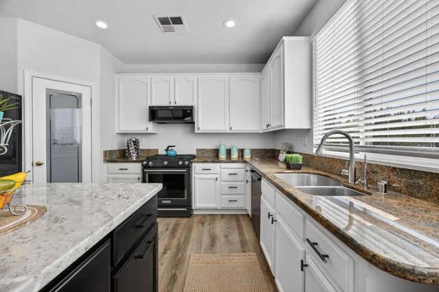 3006 Fox Hill Dr, Rocklin, CA 95765