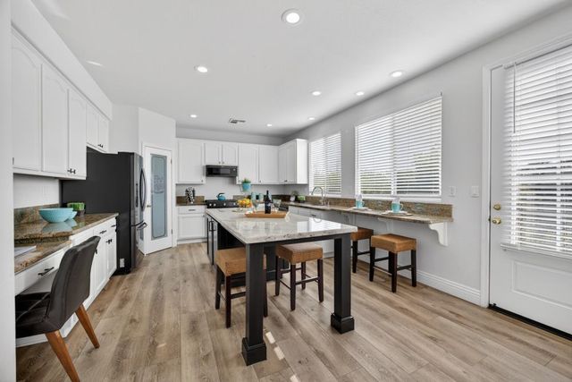 3006 Fox Hill Dr, Rocklin, CA 95765