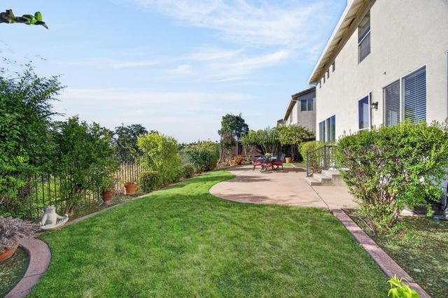 3006 Fox Hill Dr, Rocklin, CA 95765