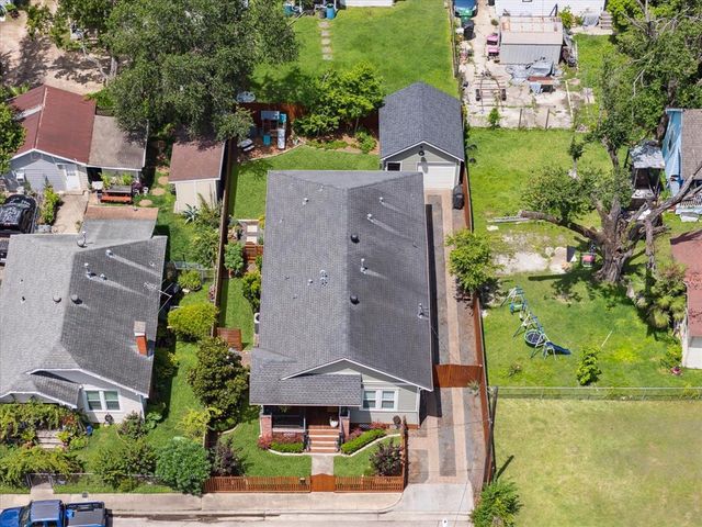 2335 Chestnut Street, Houston, TX 77009