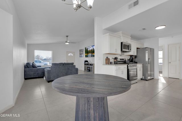 389 PLATEAU Drive, Socorro, TX 79927
