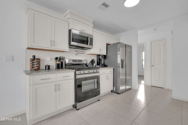389 PLATEAU Drive, Socorro, TX 79927