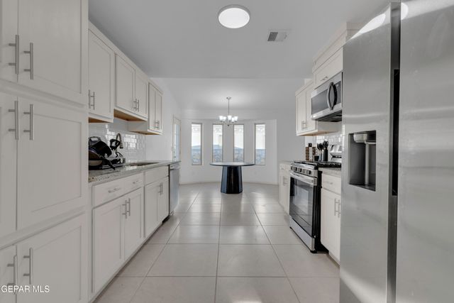 389 PLATEAU Drive, Socorro, TX 79927