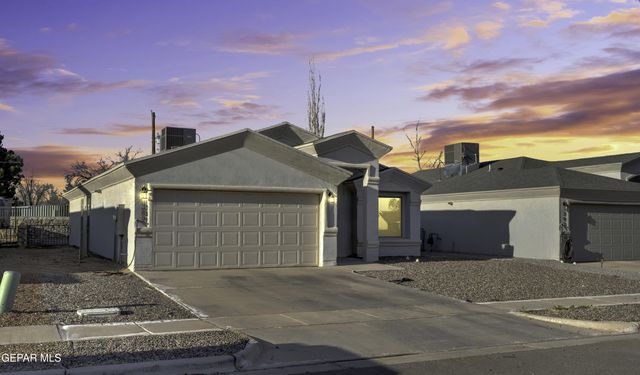 389 PLATEAU Drive, Socorro, TX 79927