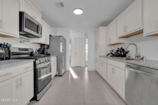 389 PLATEAU Drive, Socorro, TX 79927