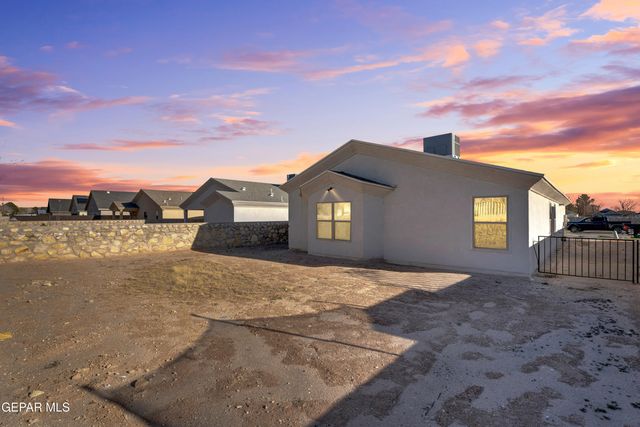 389 PLATEAU Drive, Socorro, TX 79927